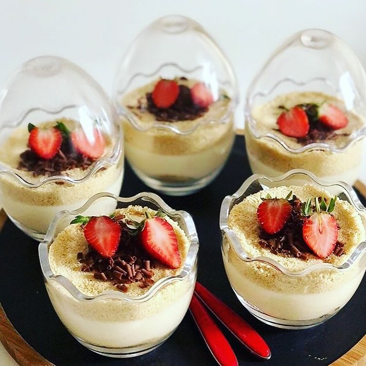 Bmboniera-desert-sticla-casa-candy-bar-cafenea-Horeca